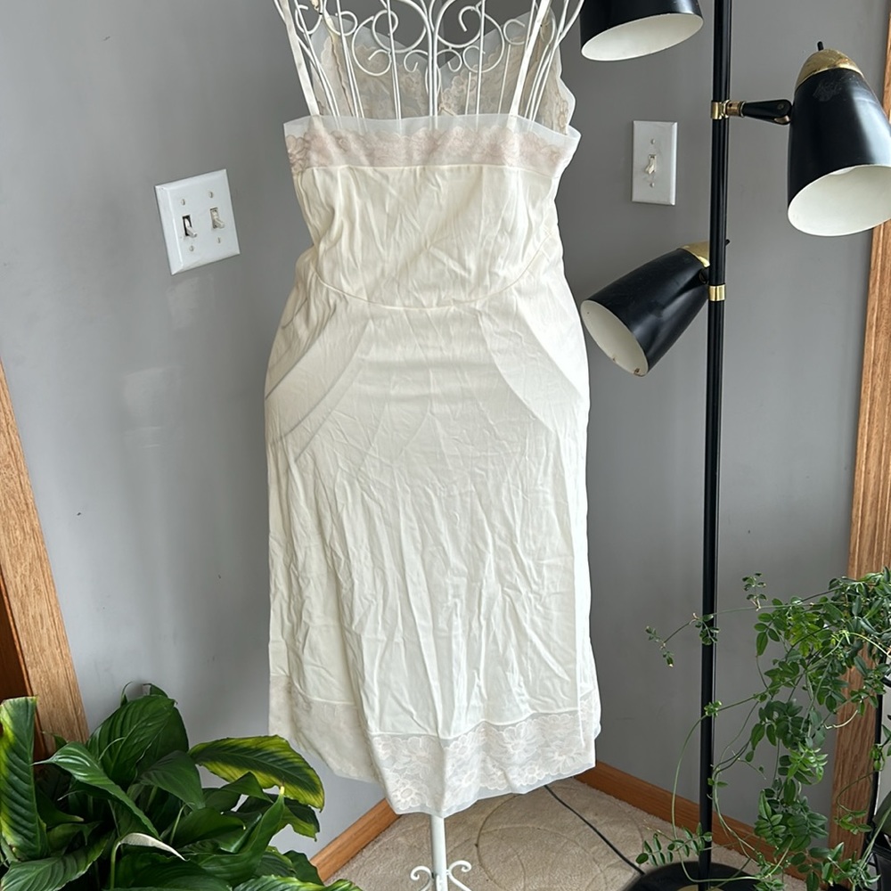 Vintage slip Sz L - FIRM PRICE - Picture 2 of 5
